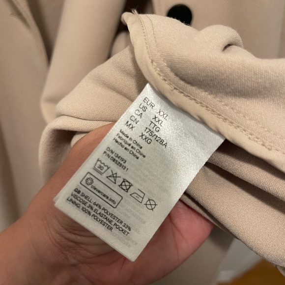 H and M trench. Cream coloured XXL worn jacket - Picture 7 of 8